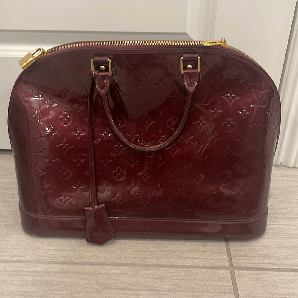 Louis Vuitton Amarante Monogram Vernis Leather Alma GM Bag